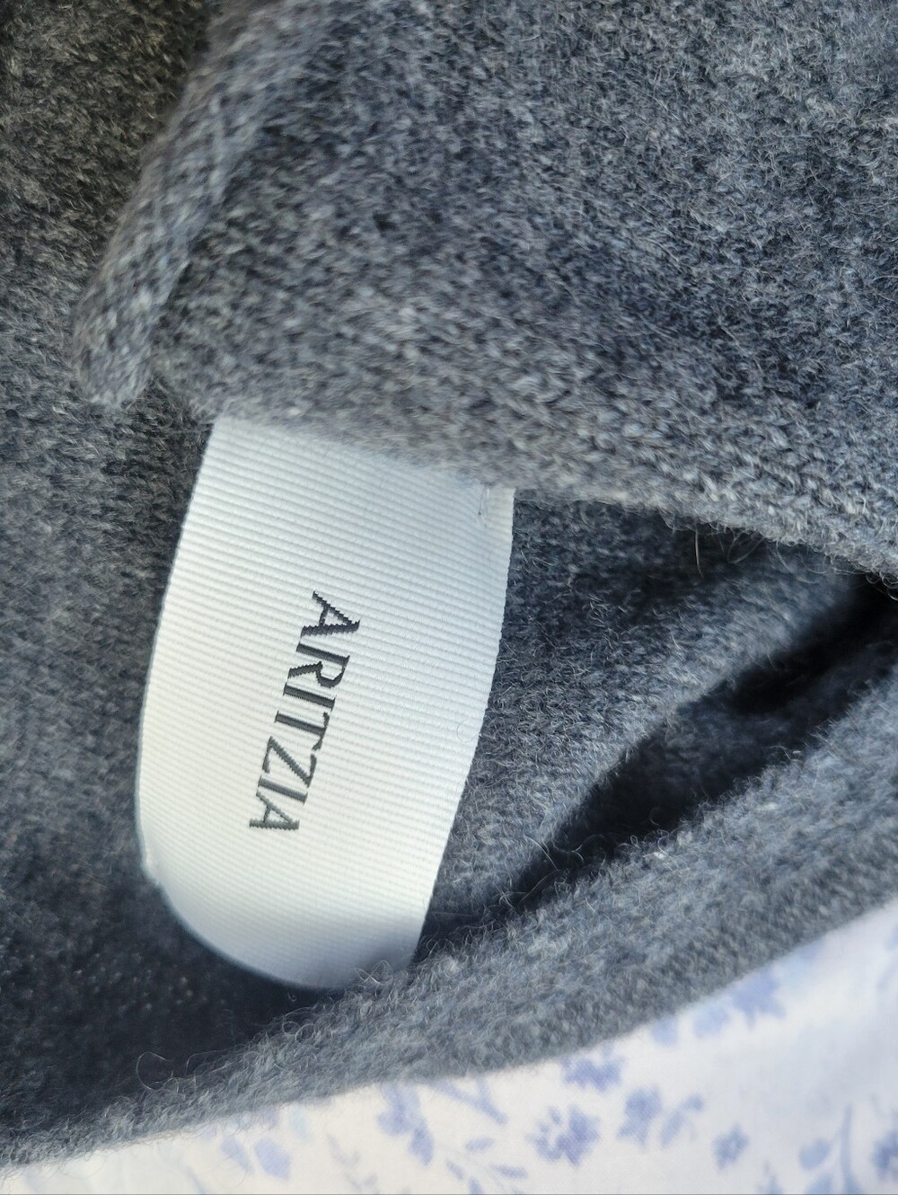 NWT Aritzia Charcoal Gray Women's 100% Cashmere Scarf